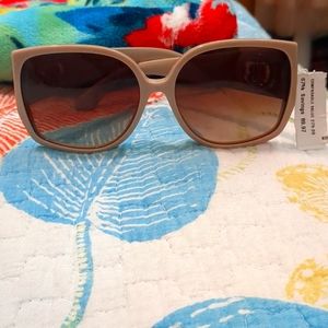 BRAND NEW WOMENS GENUINE BURBERRY SUNGLASSES